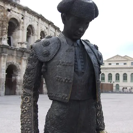 Les Arenes De - Centre 10 Min Gare -parking- 2 *