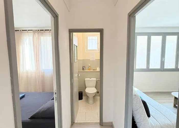 Les Arènes De - Centre 10 Min Gare -parking- 2 *